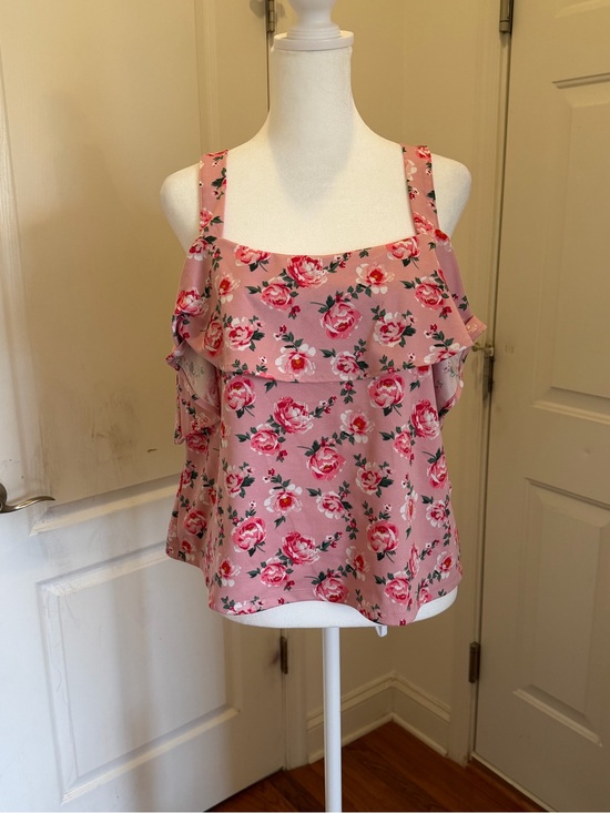 Divided Tops - Divided H&M Women’s Pink Floral Ruffle Camisole size M